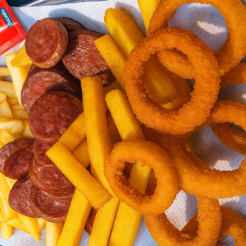 Batata frita com cebola empanada