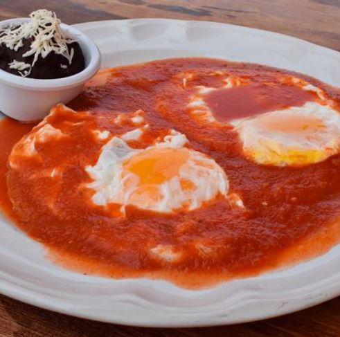 Huevos motuleños
