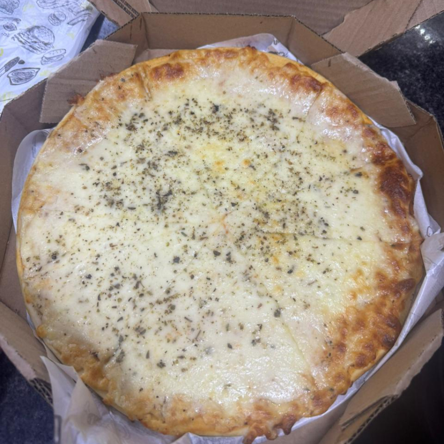 MASSA, MOLHO, MUSSARELA, BACON E MUSSARELA