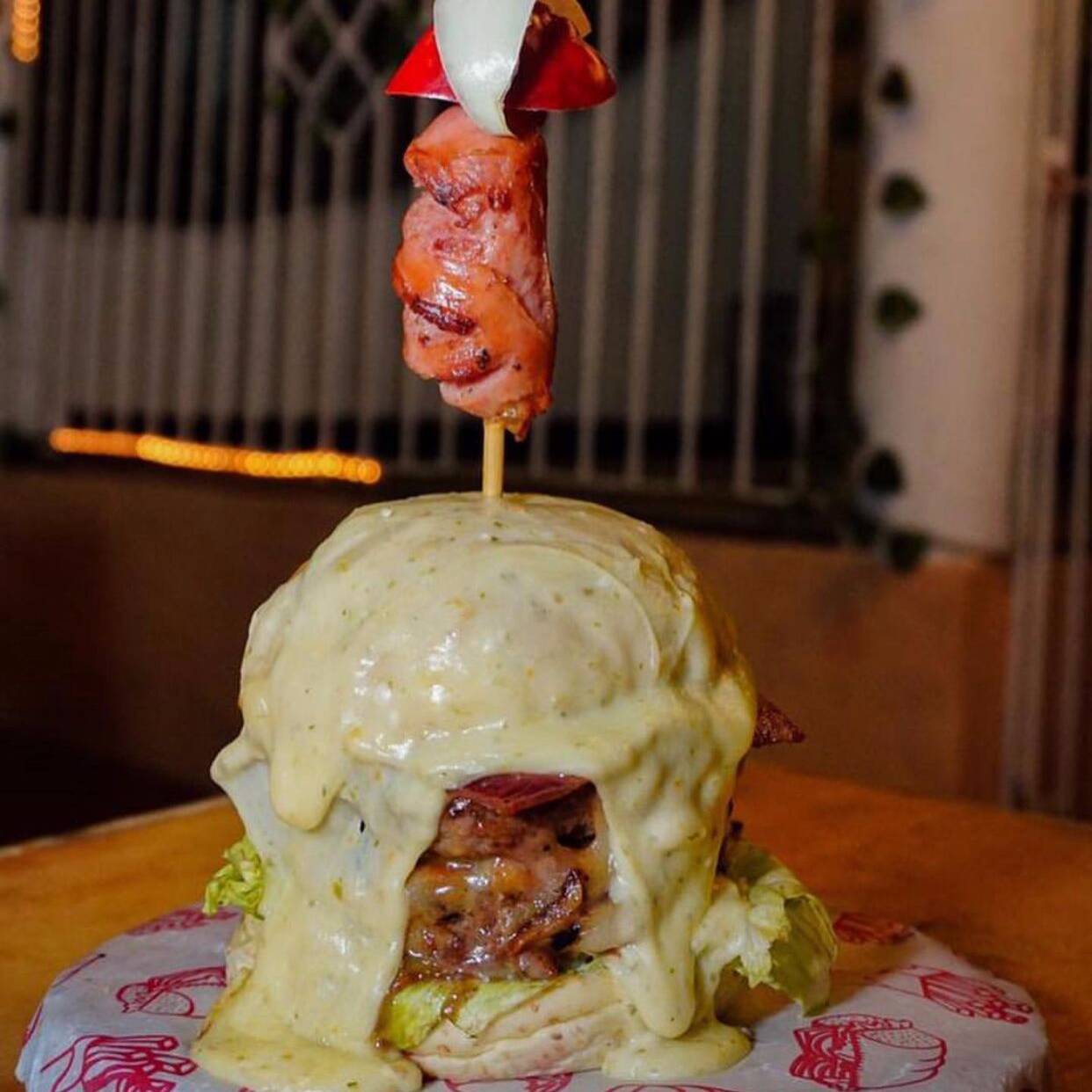 • HAMBURGUESA SUPER ESPECIAL D´ PARRILLA