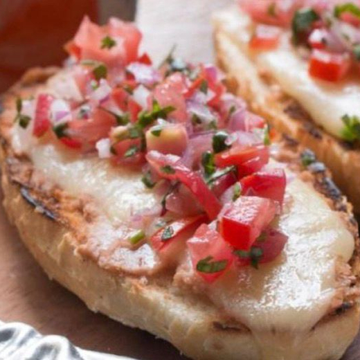 Molletes + Cafe de Olla + Fruta