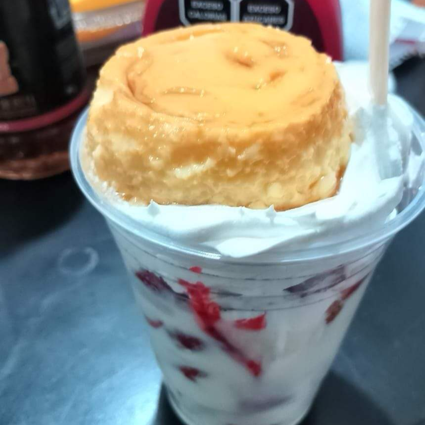 Fresas con Crema y Flan