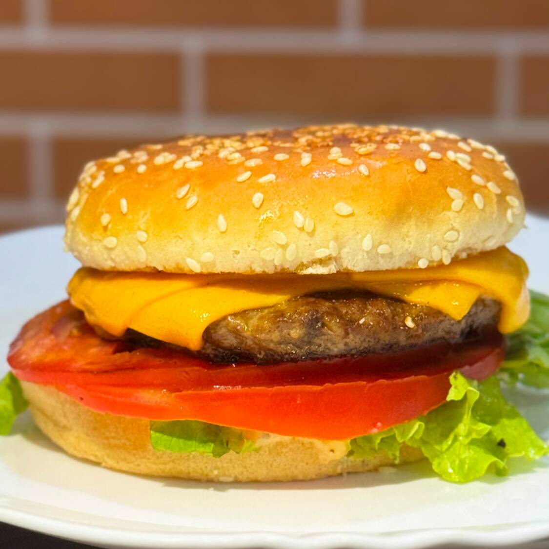 Pão com gergelim , Carne , Cheddar , Billy Jack , Cebola , Alface , Tomate