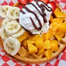 waffle platano ,durazno y nutella