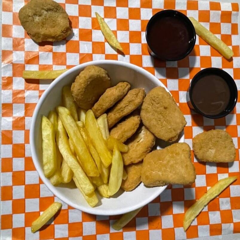 Nuggets 10 incluye Papas a la Francesa
