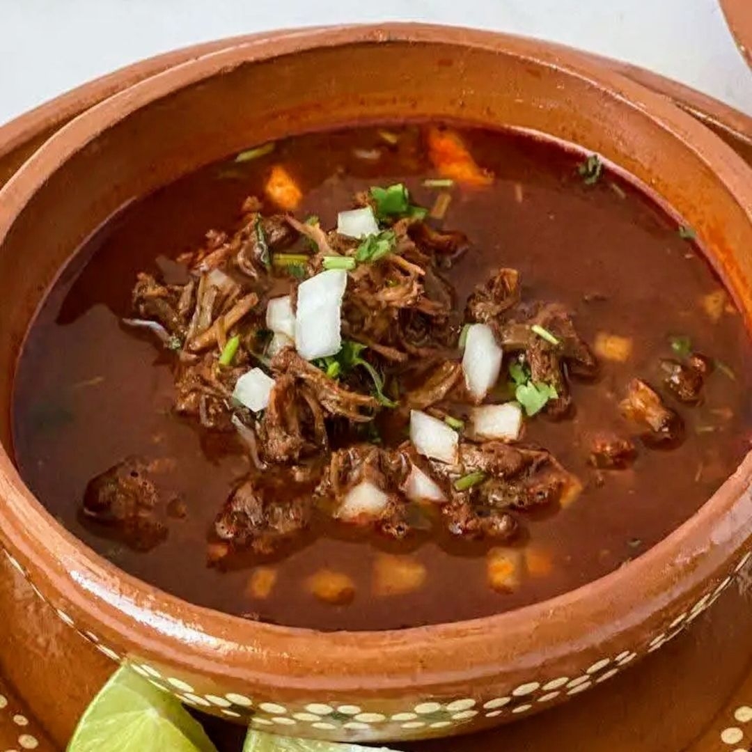 Birria 3/4 kg más 1 L de Consomé