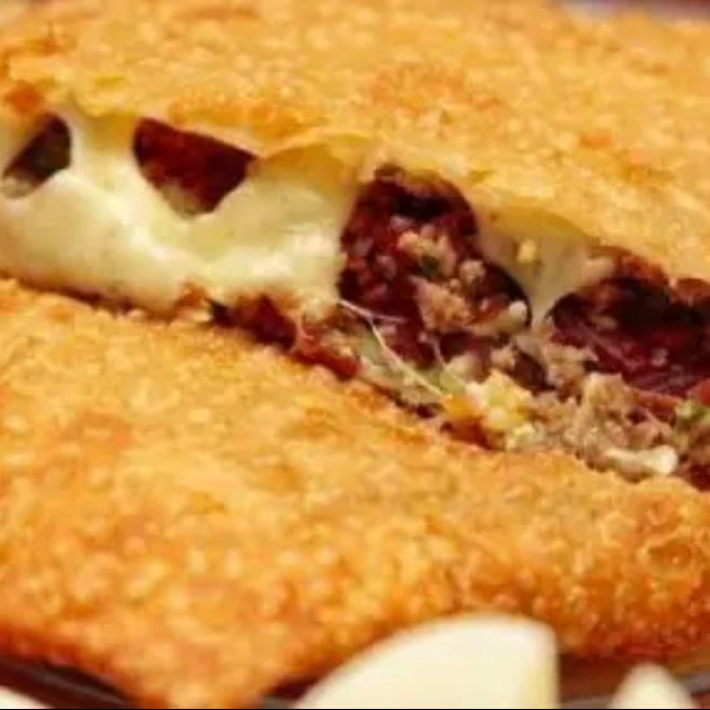 Delicioso Pastel de Carne com tempero especial da casa e Queijo Cremoso. Recheadissimo, Sequinho e crocante