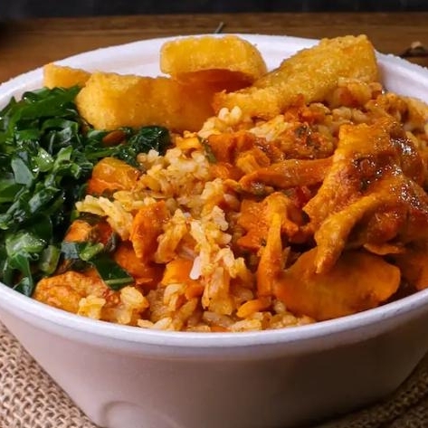 Acompanha :polenta frita e couve refogado