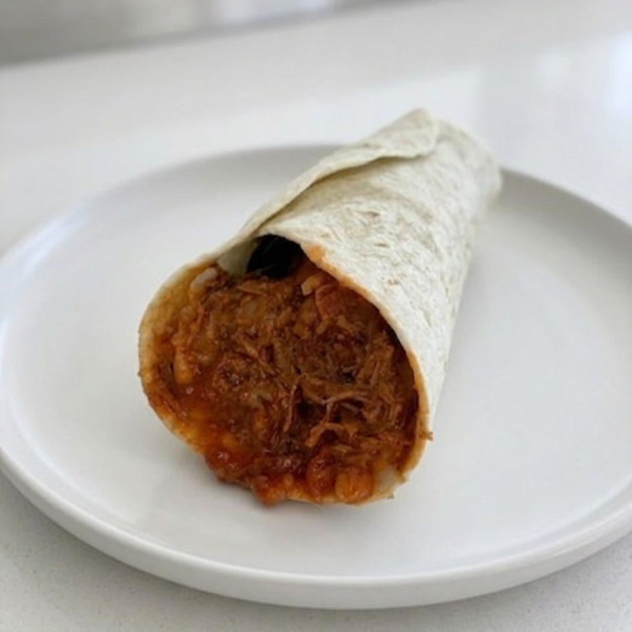 Burrito de Deshebrada en Rojo