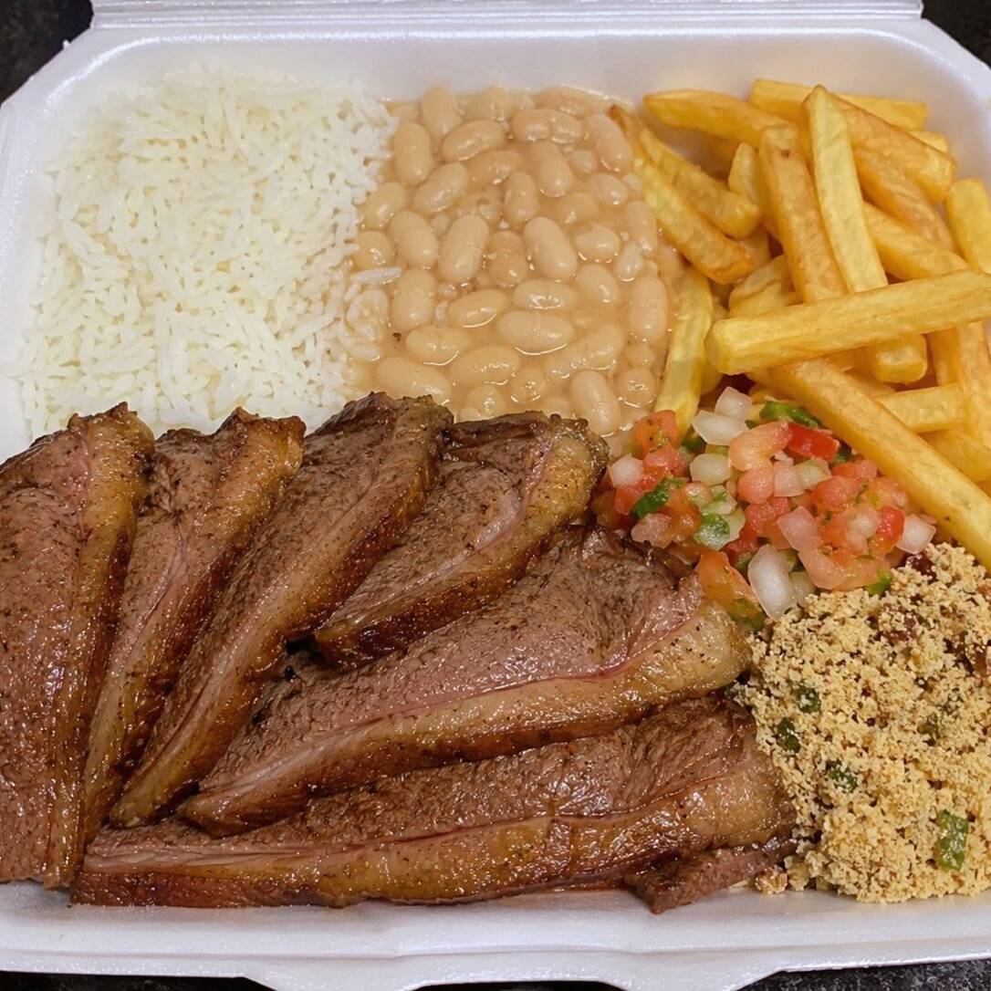 ARROZ-FEIJAO-BIFE DE PICANHA SUCULENTA-VINAGRETE-BATATA FRITA -FAROFA