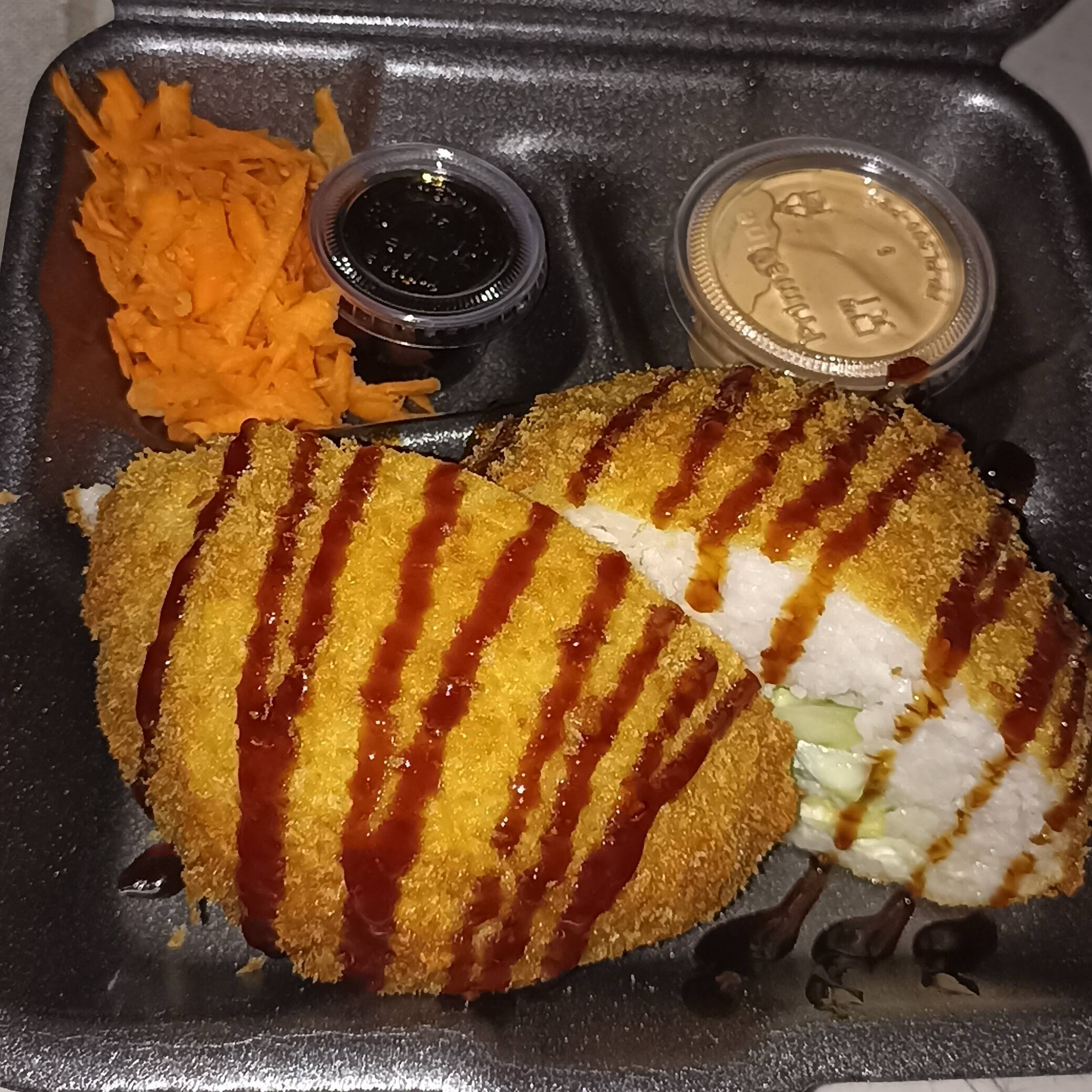 1 CALIFORNIA ROLL Y UNA SUSHI BOMBA