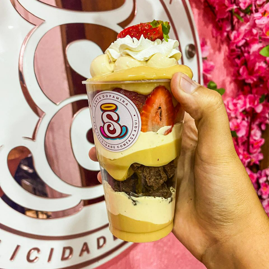 Copo Ninho Duplo com Morangos; Mousse de Ninho, brigadeiro de Ninho, brownies e morangos frescos