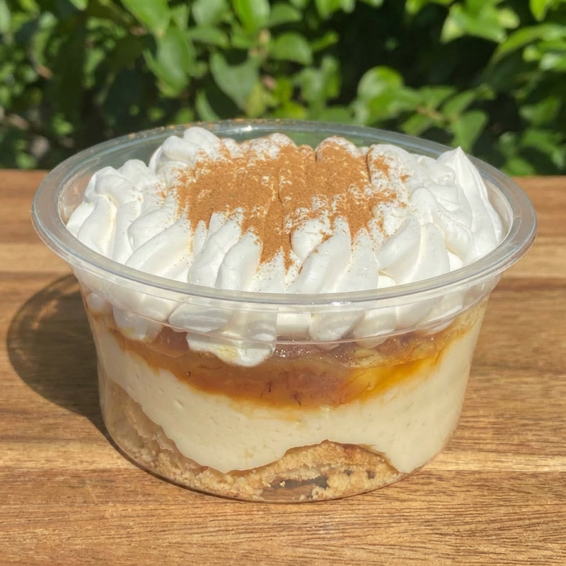 Biscoito da vaquinha quebrado, creme 4 leites, doce de leite, doce de banana e chantininho