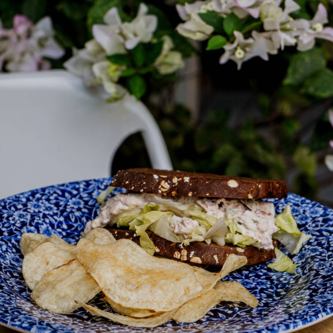 Sándwich de Ensalada de Pollo