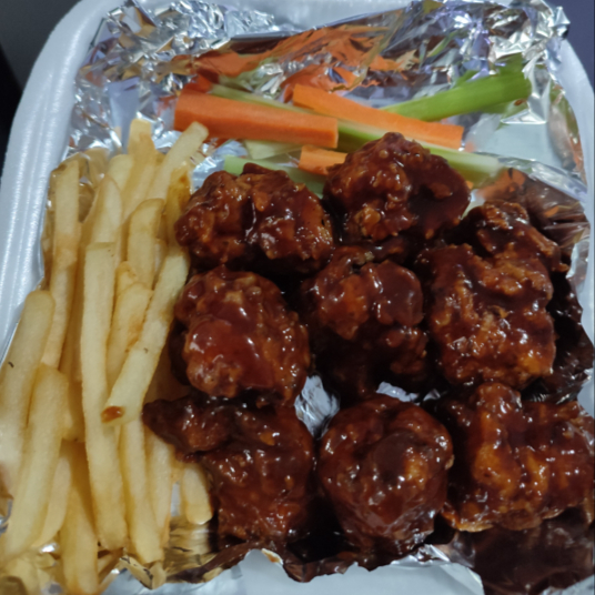 Boneles con papas fritas