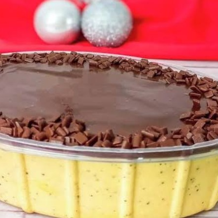 Travessa de sobremesa de 1000ML, com camadas intercaladas de biscoito especial, brigadeiro cremoso de maracujá e finalizado com brigadeiro belga cremoso.