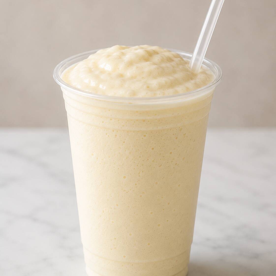 Cremoso, gelado e delicioso! Nosso Milk Shake Sabor Leite Condensado é batidos na hora para garantir uma textura super cremosa e um sabor irresistível.