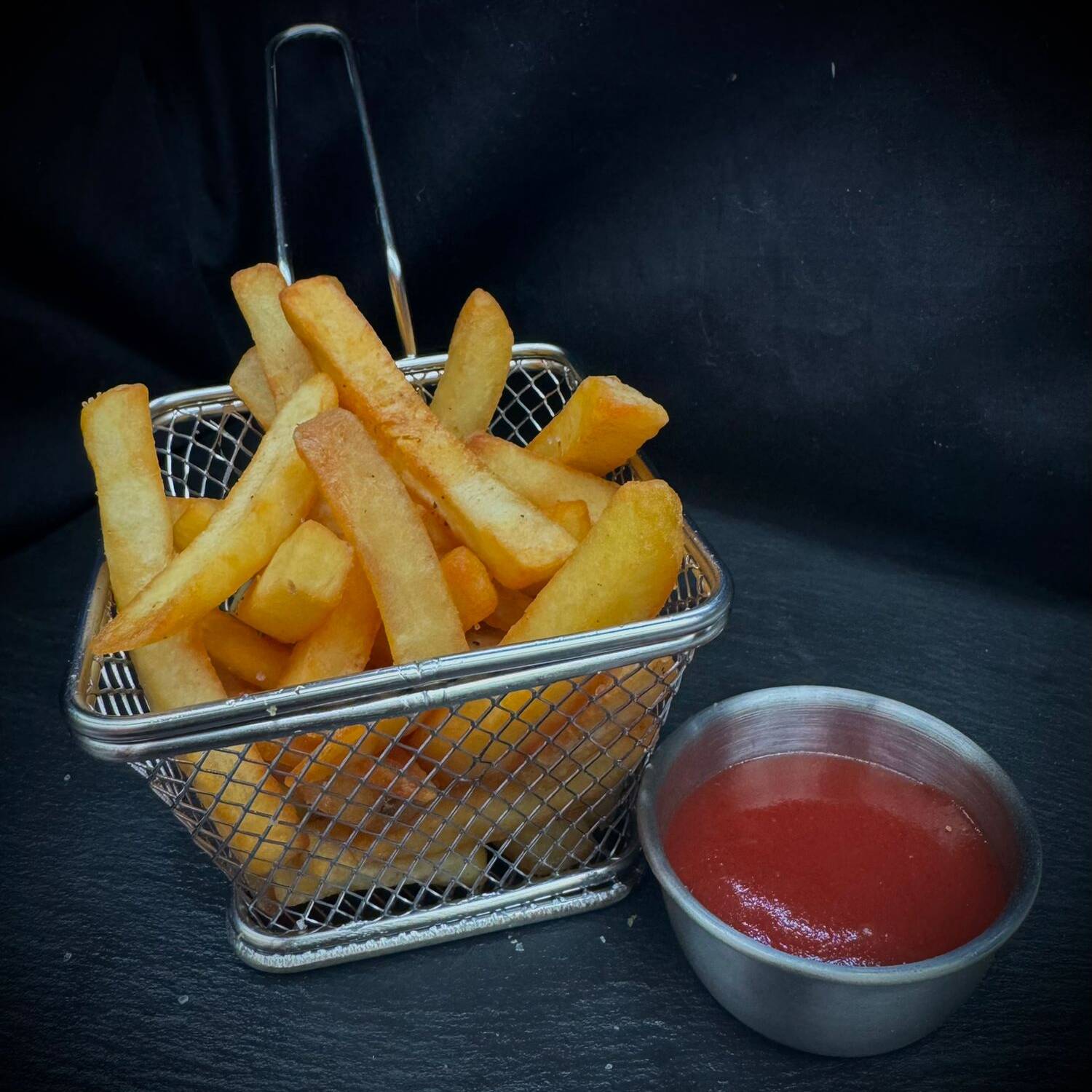 Papas Grandes con Salsas
