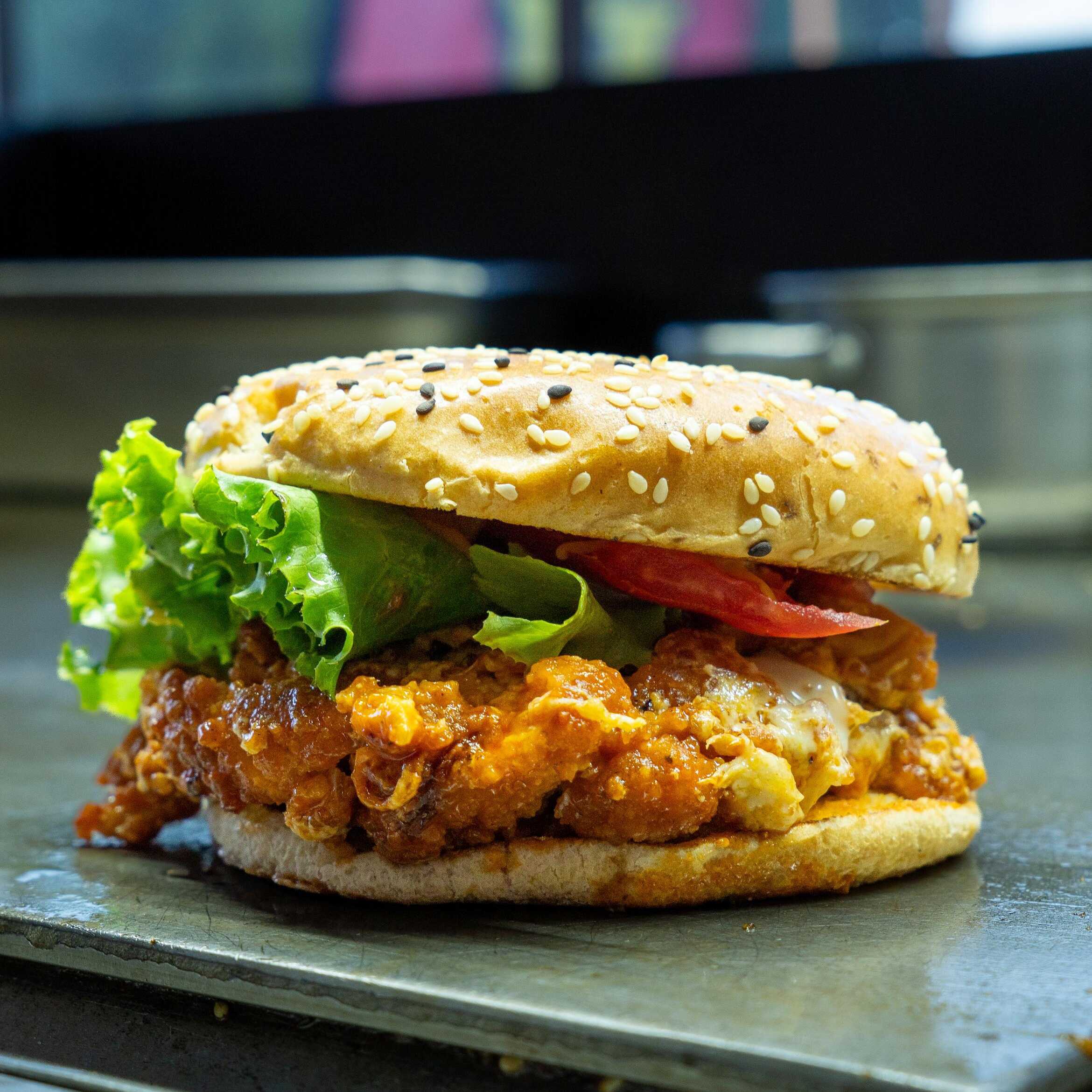 Hamburguesa Pollo Loco con papas francesa