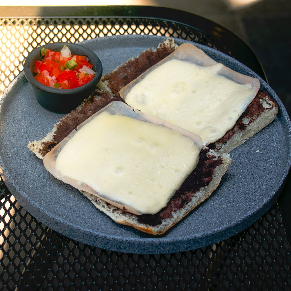 Molletes con jamon de pechuga de pavo