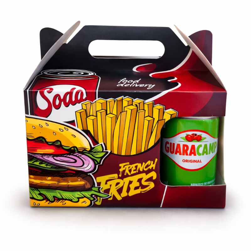 3 pães , 3 carnes , 3 ovos , 3 queijos cheddar , alface , cebola roxa e molhos . Batata pequqena