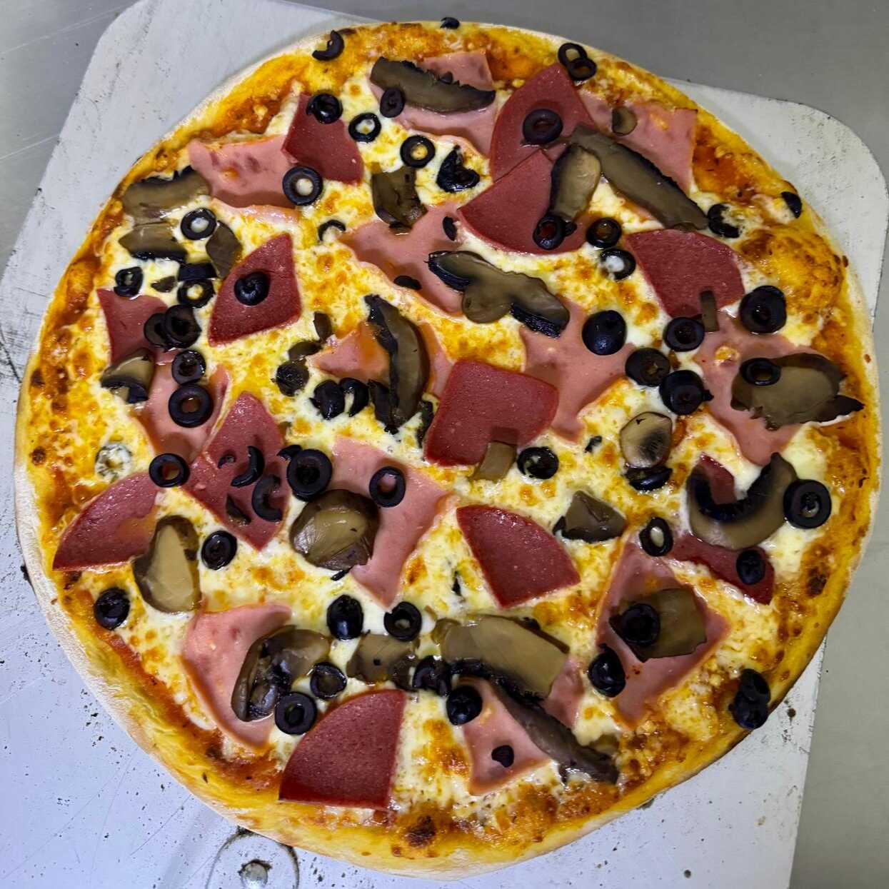 Pizza Grande Caprichosa*