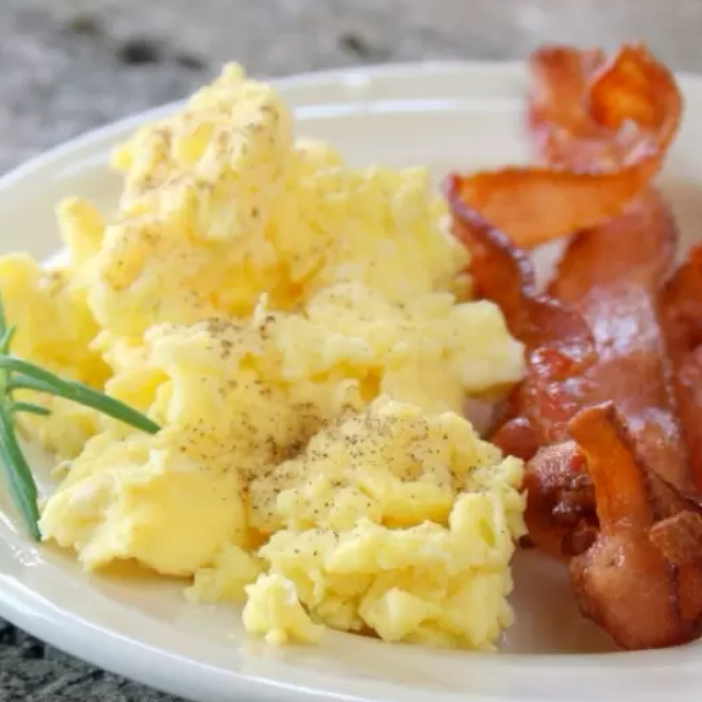 Huevos con Tocino