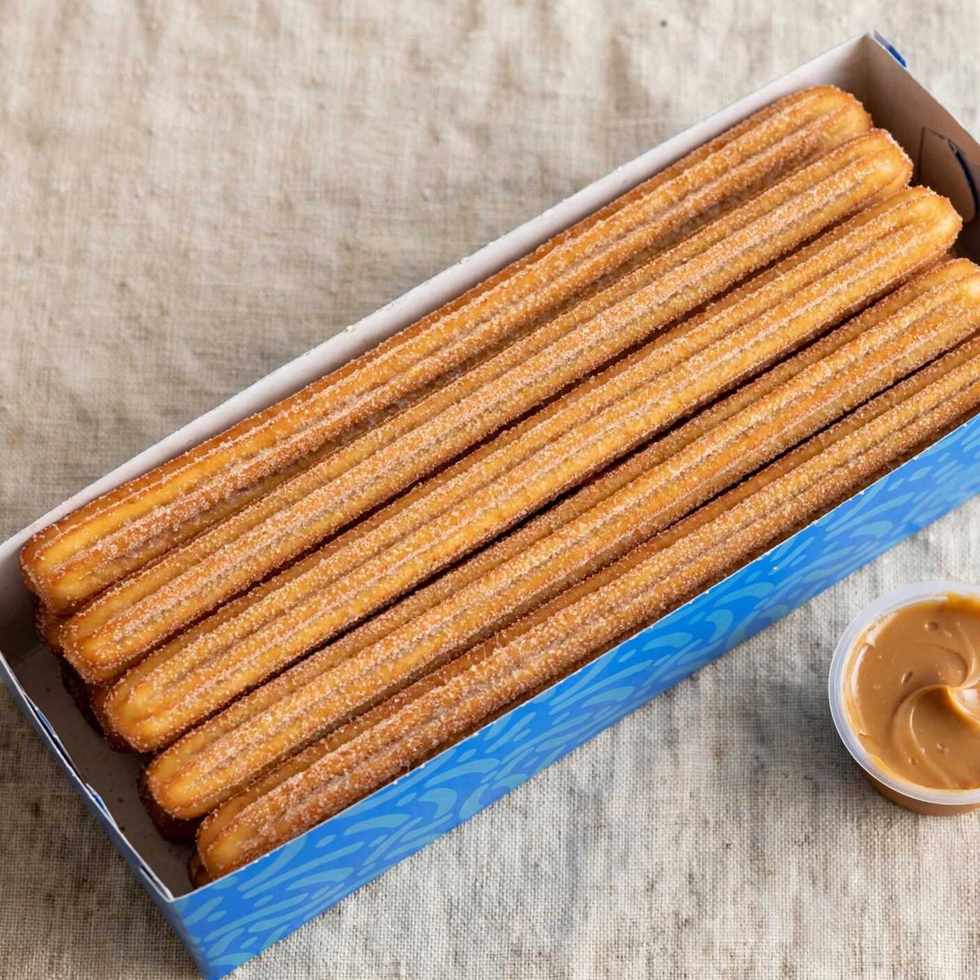 PAGA 7 CHURROS, RECIBE 10 + SALSA