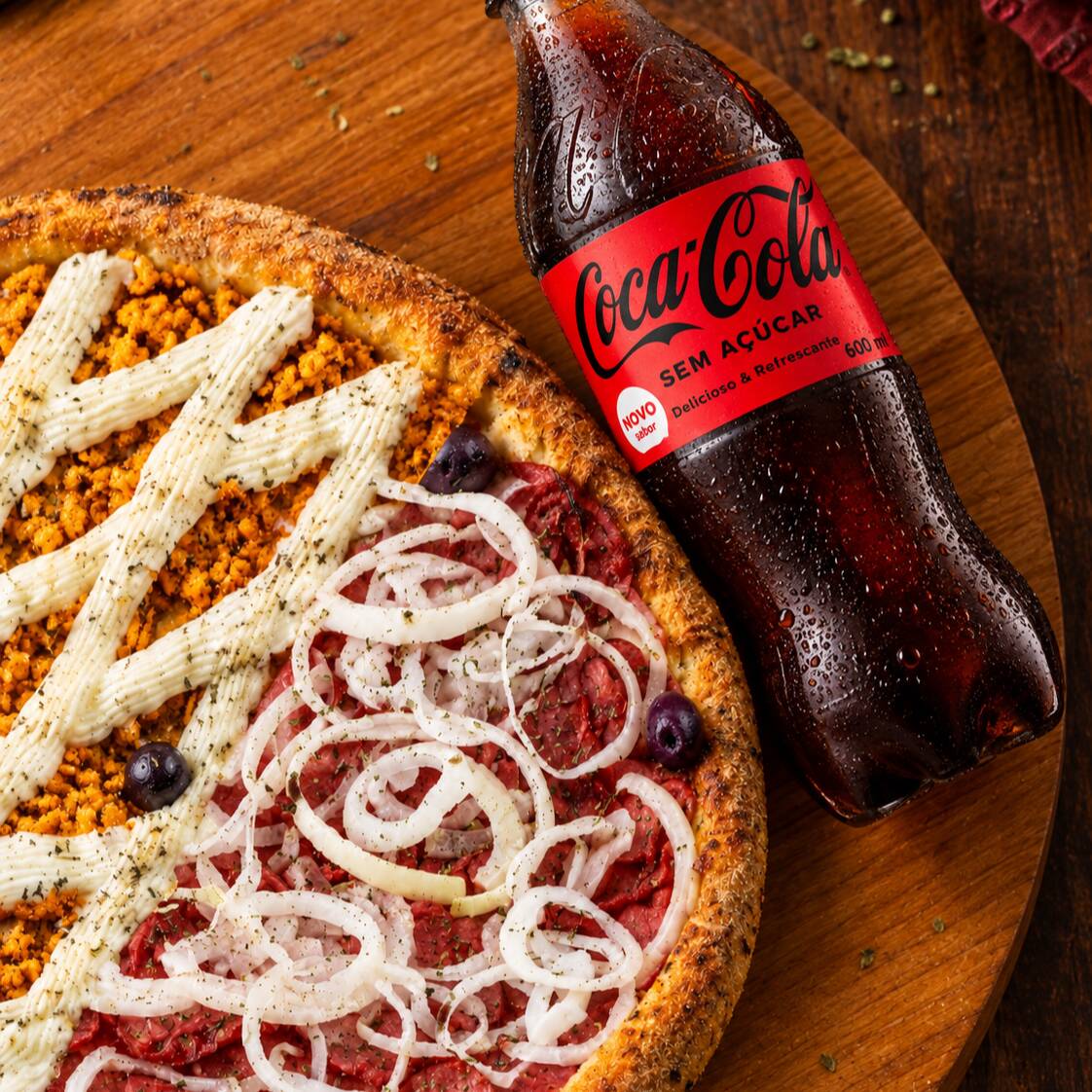 Promoção 1 Pizza Broto 2 Sabores (4 Pedaços) + 1 Coca-Cola 600ml.
+ de 58 Opções de Sabores.
*Sujeito a alterações de valores, mas o desconto será garantido!*