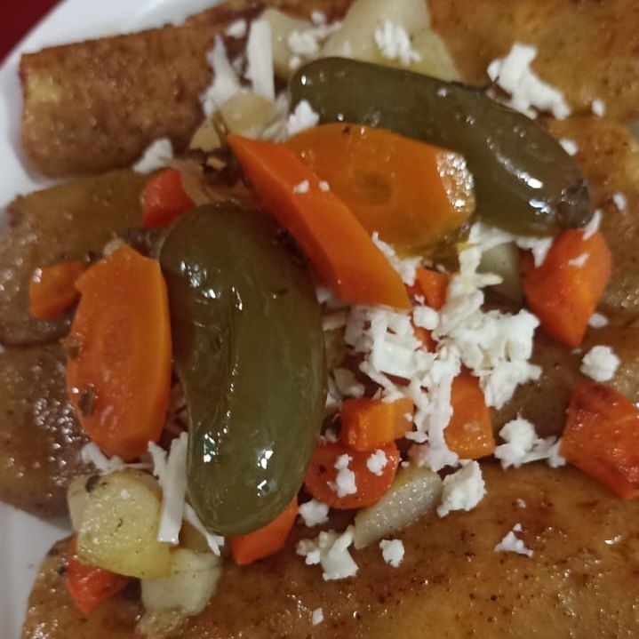 Enchiladas queretanas 4 pz.