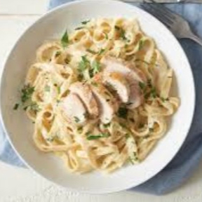 Fetuccini Alfredo con Pollo