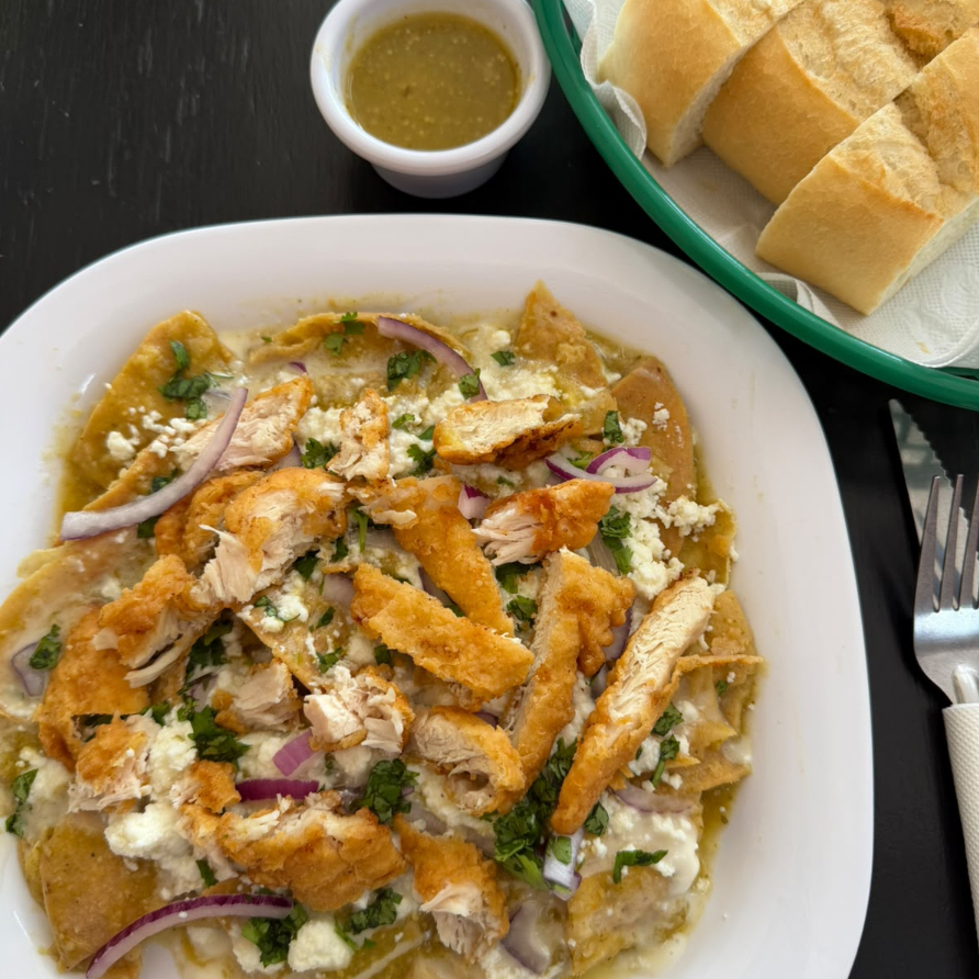 Chilaquiles Verdes Empanizado Pollo