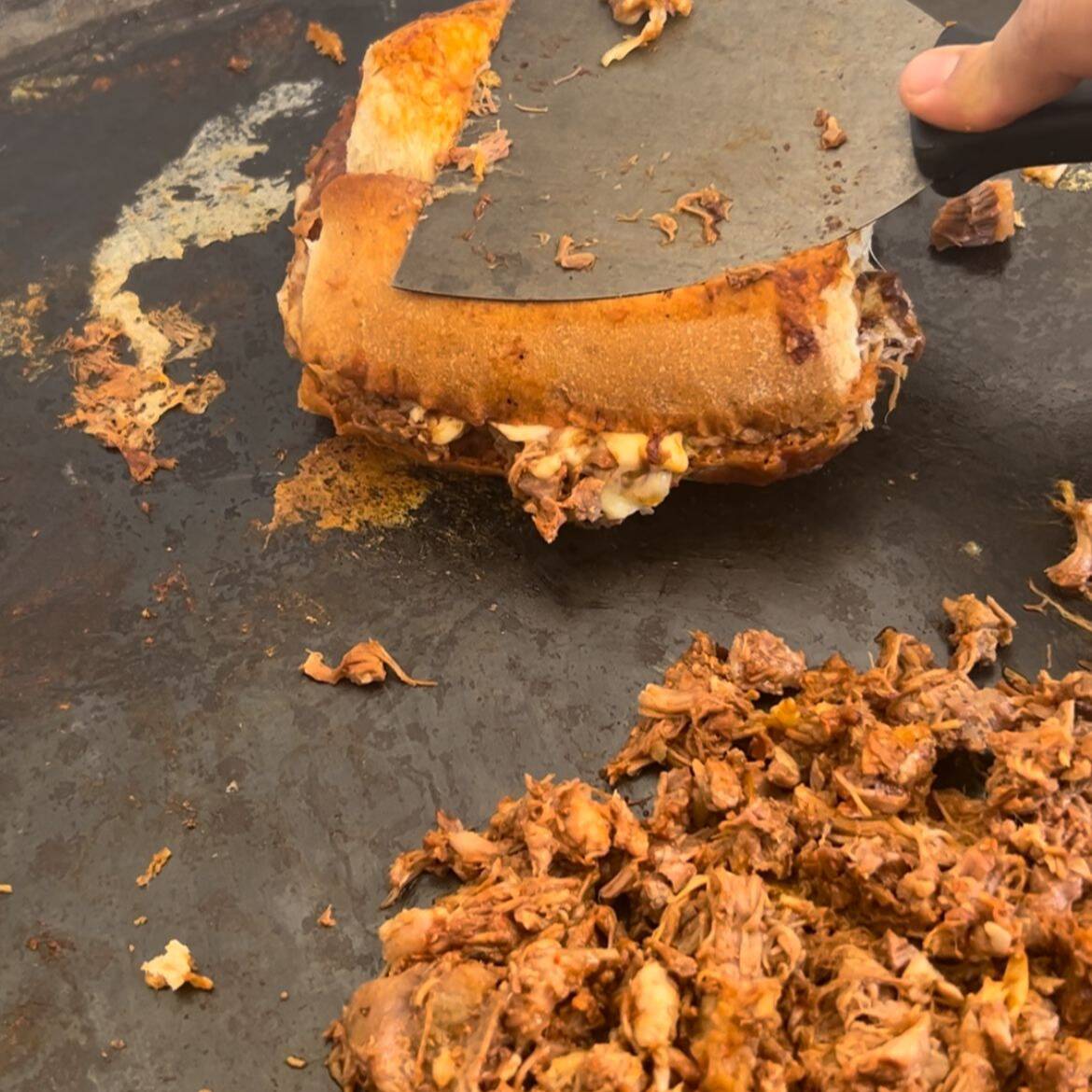 Torta Birria con Queso