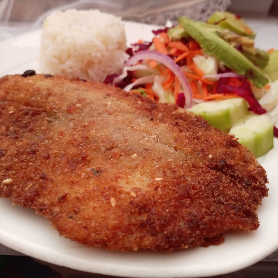 MILANESA DE POLLO EMPANIZADA