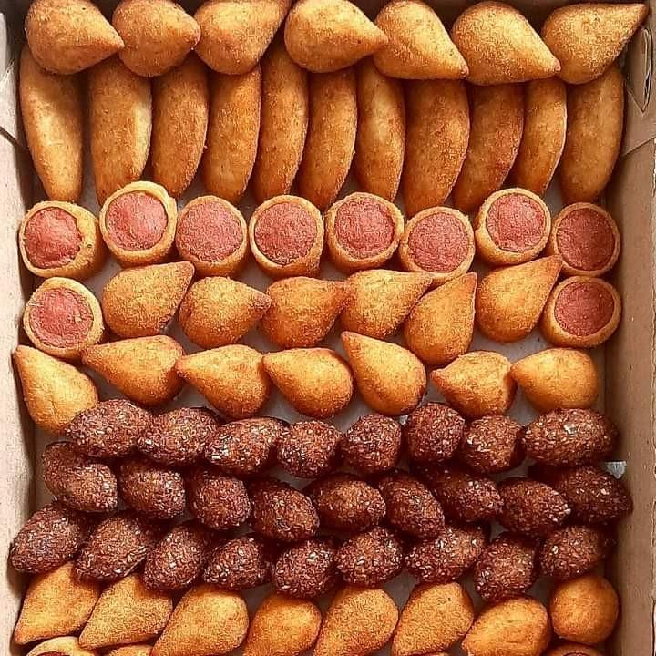 5 bolinhas de queijo, 5 enroladinhos e 5 mini pastéis