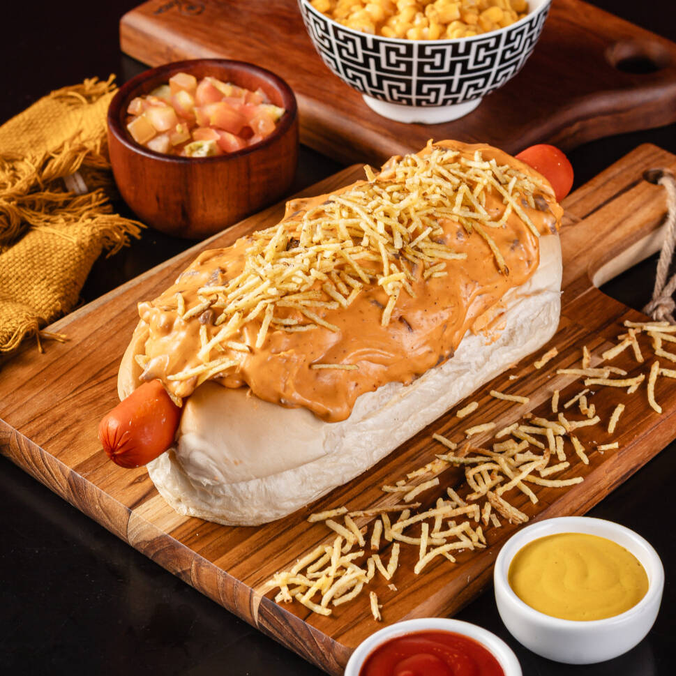 Pão 20cm, 2 Vinas, Delicioso Strogonoff, Maionese caseira, tomate, cebola, milho e batata palha crocante.