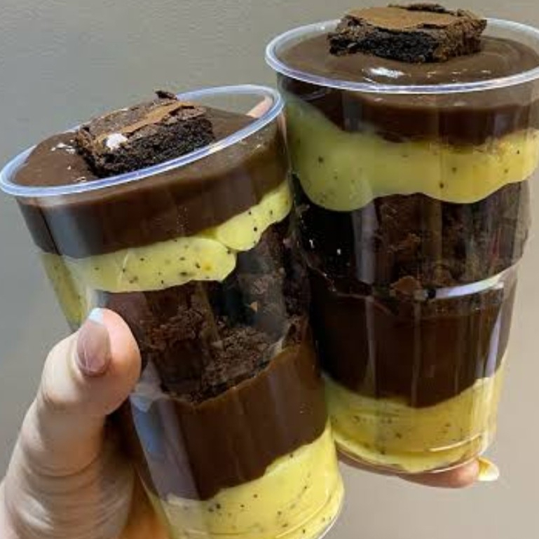 Creme de chocolate, creme de maracujá e brownie