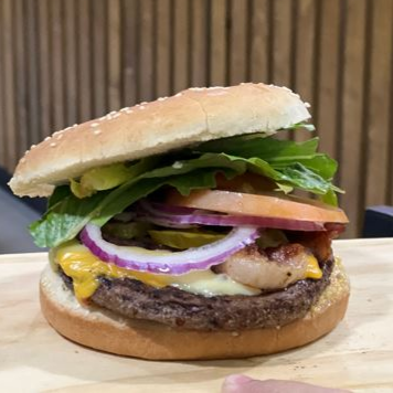 Combo Burger TJ + Papas + Bebida.