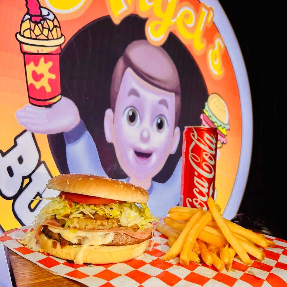 HAMBURGUESA HAWAIANA CON PAPAS