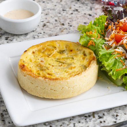 Ingredientes: ovos, farinha de trigo, manteiga, fécula de batata, leite, creme de leite, noz moscada, sal, pimenta do reino e alho poro