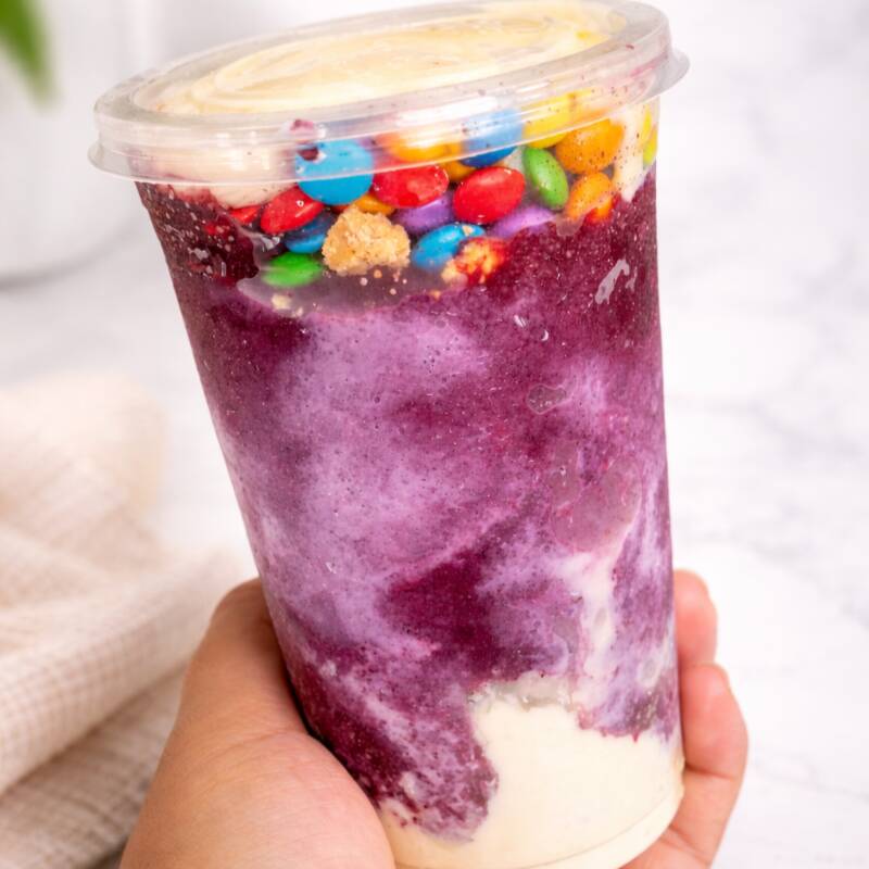 Açaí cremoso e geladinho, perfeito pra matar a vontade! Escolha seus complementos favoritos.