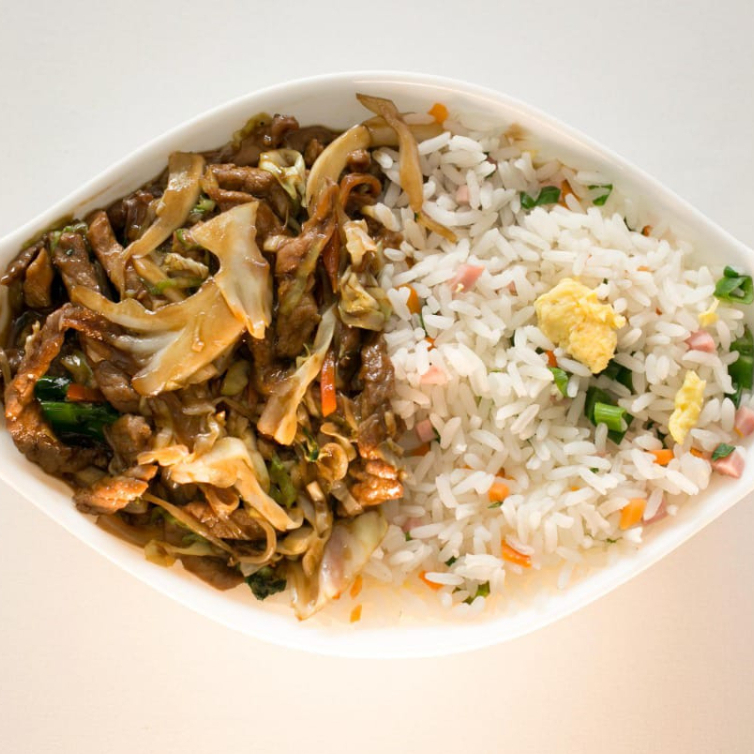 carne bovina desfiada com repolho, cenoura, pimentão, cebola, brócolis, moyashy temperado ao moho de shoyo.