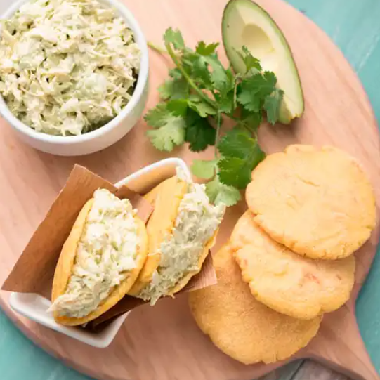 Combo Eli Pollloqueso y Bebida