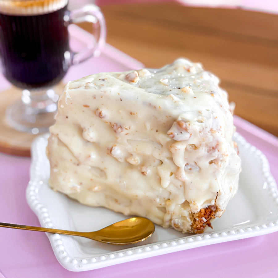 CHOCOLATE BRANCO NOBRE E PEDAÇOS DE NOZES