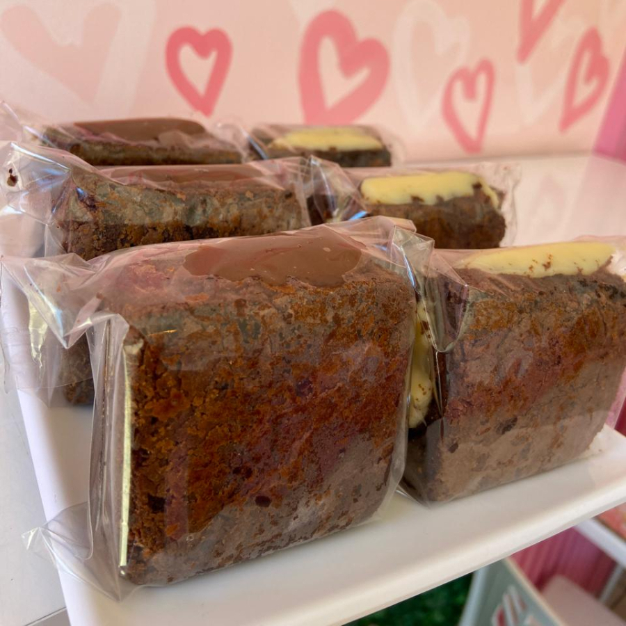 Brownie recheado com brigadeiro de chocolate.