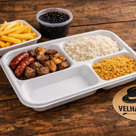 Churrasquinho de Carne, Linguiça mineira e frango, além dos nossos acompanhamentos: Arroz, Feijão, Farofa é Batata frita