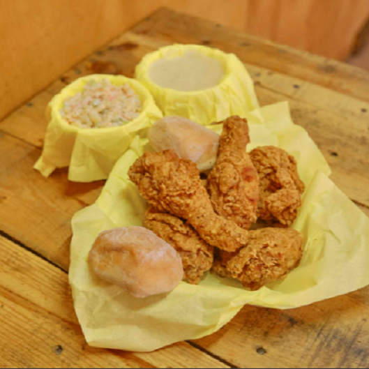 Combo3. 8 Piezas de Pollo , Pure , Ensalada y 3 Bo