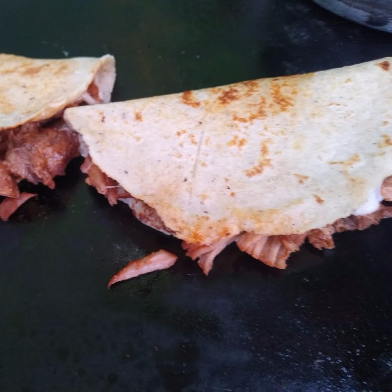 2 Tacos de Quesa Barbacoa con Consome y 1 Soda