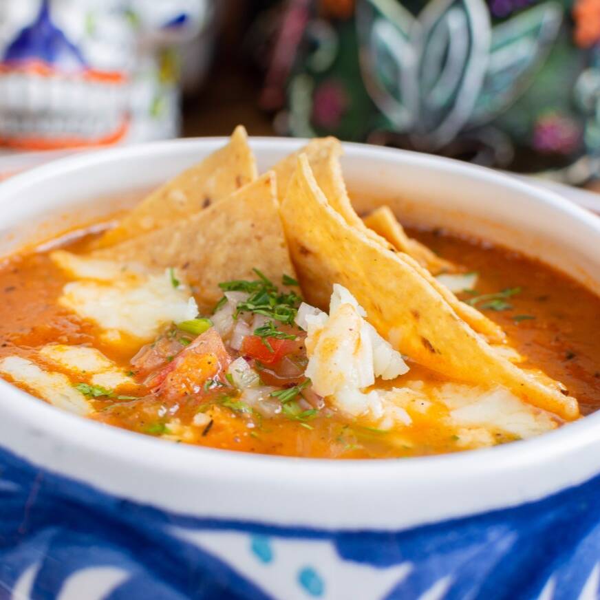 Sopas Clásica de Tortilla con Pollo