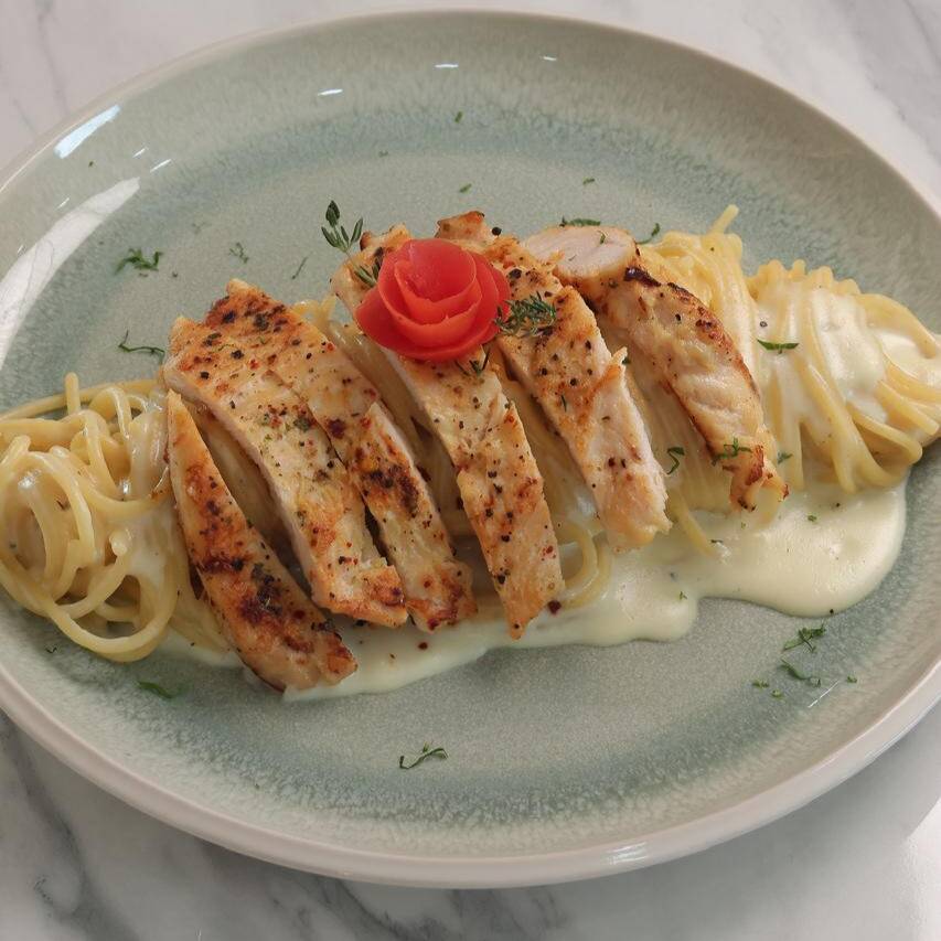 Pasta Alfredo con pollo